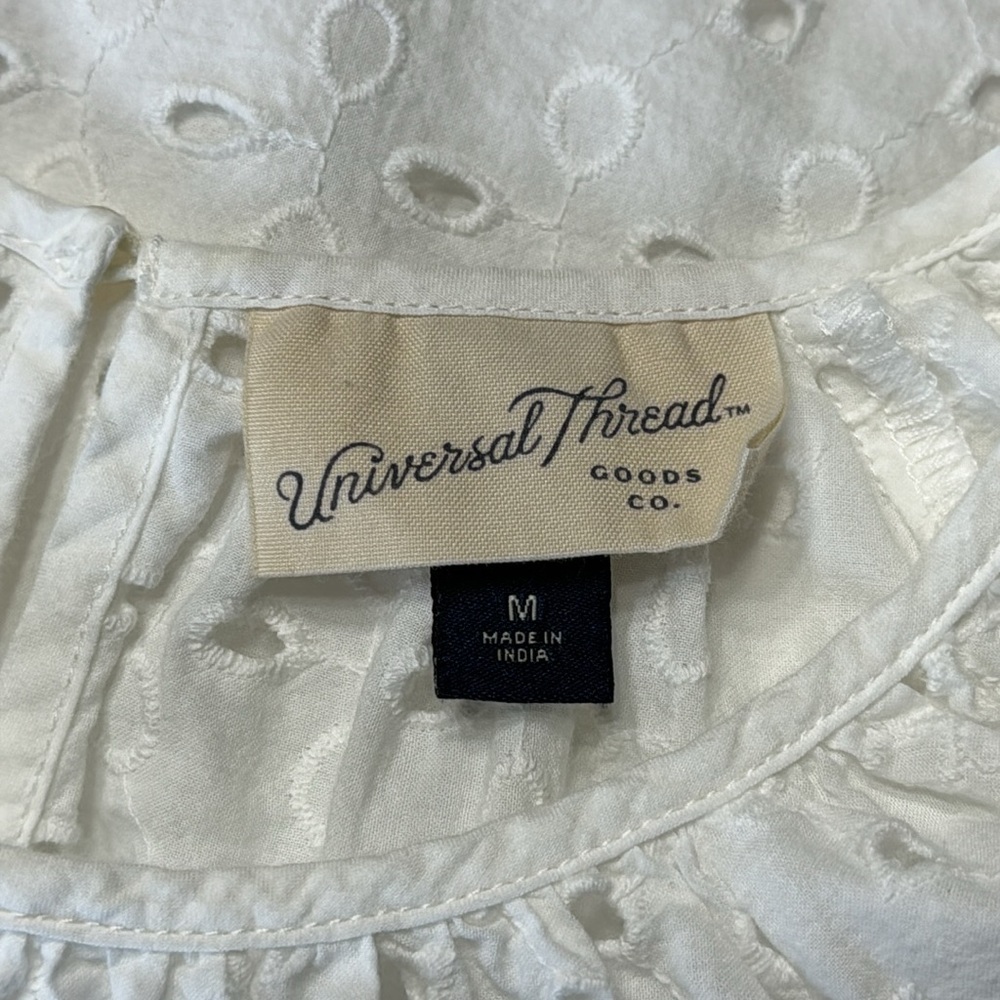 Universal Thread Eyelet Top - Picture 5 of 5